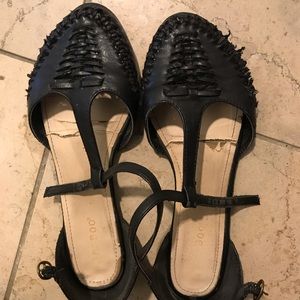 Black sandals, free added to any shoe bundle